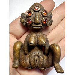 แม่เป๋อตาแดงสี่หูห้าตา / Red-Eyed 4 Ears 5 Eyes Mae Pher. SKU-02399