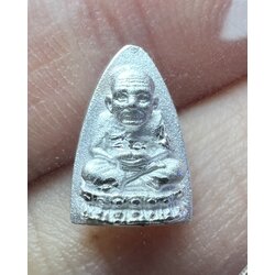 หลวงพ่อทวด พิมพ์เตารีดเล็ก (เนื้อเงินขัดเงา) Luang Pu Thuat coin (Model: Iron-Shaped, Silver material). SKU-01981