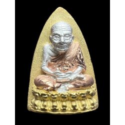 หลวงพ่อทวด พิมพ์เตารีด 104 ปี (พิมพ์ใหญ่, เนื้อเงินขัดเงา-ชุบสามกษัตริย์) Luang Pu Thuat 104 Year (Model: Iron shaped, Big size , Silver-3 Kingdoms) SKU-02359