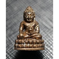 พระชัยวัฒน์ พุทโธ (เนื้อสัมฤทธิ์รมดำ) Phra Chaiwat Puttho (Bronze Material, Black Plated). SKU-03266
