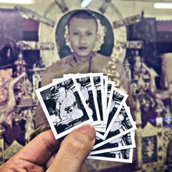 รูปถ่ายหลวงพ่อชำนาญ (รุ่น:แจกโชค แจกลาภ,สีขาว) Luang Por Chamnan Portrait. (series:grant luck,bestow wealth,white-colored version) SKU-03961