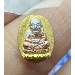 หลวงพ่อทวด พิมพ์รูปไข่เล็ก (เนื้อเงินชุบสามกษัตริย์) Luang Pu Thuat coin (Model: Oval, Silver material, 3K plated). SKU-01987