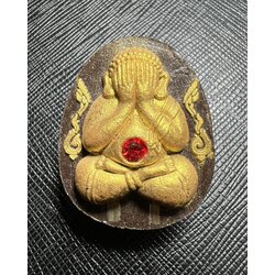 พระปิดตาเงินล้าน (เนื้อผงใบลานปัดทอง, ฝังตะกรุด) Millionaire Phra Pidta (Black palm leaf powder, Brushed with gold, Embedded with Takrud). SKU-03276