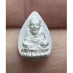 หลวงพ่อทวด พิมพ์หยดน้ำเล็ก (เนื้อเงินขัดเงา) Luang Pu Thuat coin (Water Drop, Sliver) SKU-01990