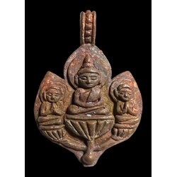 พระยอดขุนพล (พิมพ์ใบสาเก, รุ่นแรก) Phra Yod Khunphon. (Breadfruit Leaf Shape, 1st batch) SKU-03825