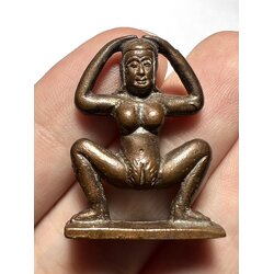 แม่เป๋อ (พิมพ์หงส์ร่อนมังกรรำ) / Mae Pher (Making Love Potion) SKU-02284