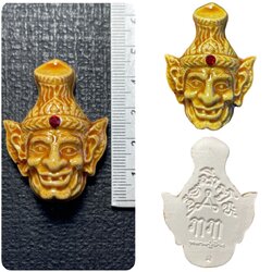 เศียรพ่อแก่ (เนื้อผงว่าน, เคลือบสีเหลือง) Pokae Lersi Head (Herb Powder, Yellow color) SKU-02578