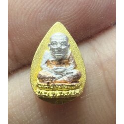 หลวงพ่อทวด พิมพ์หยดน้ำเล็ก (เนื้อเงินชุบสามกษัตริย์) Luang Pu Thuat coin (Water Drop, 3 K color) SKU-01989