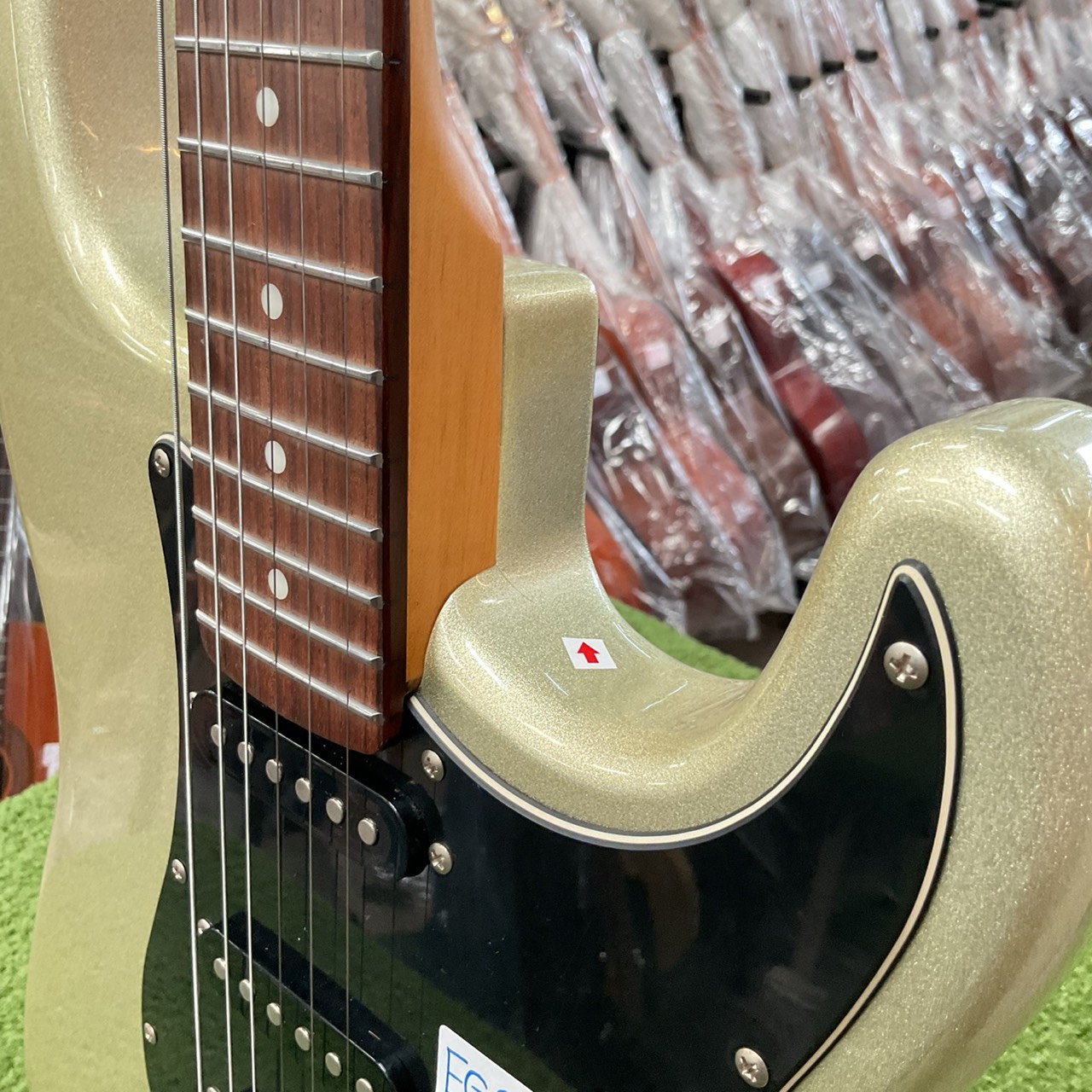 กีต้าร์ไฟฟ้า Mavis