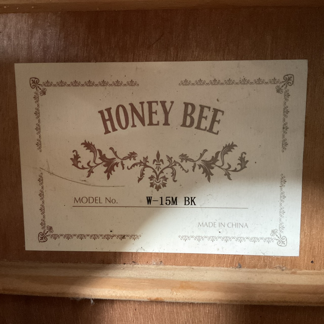 กีต้าร์โปร่ง HONEY BEE : W-15M BK