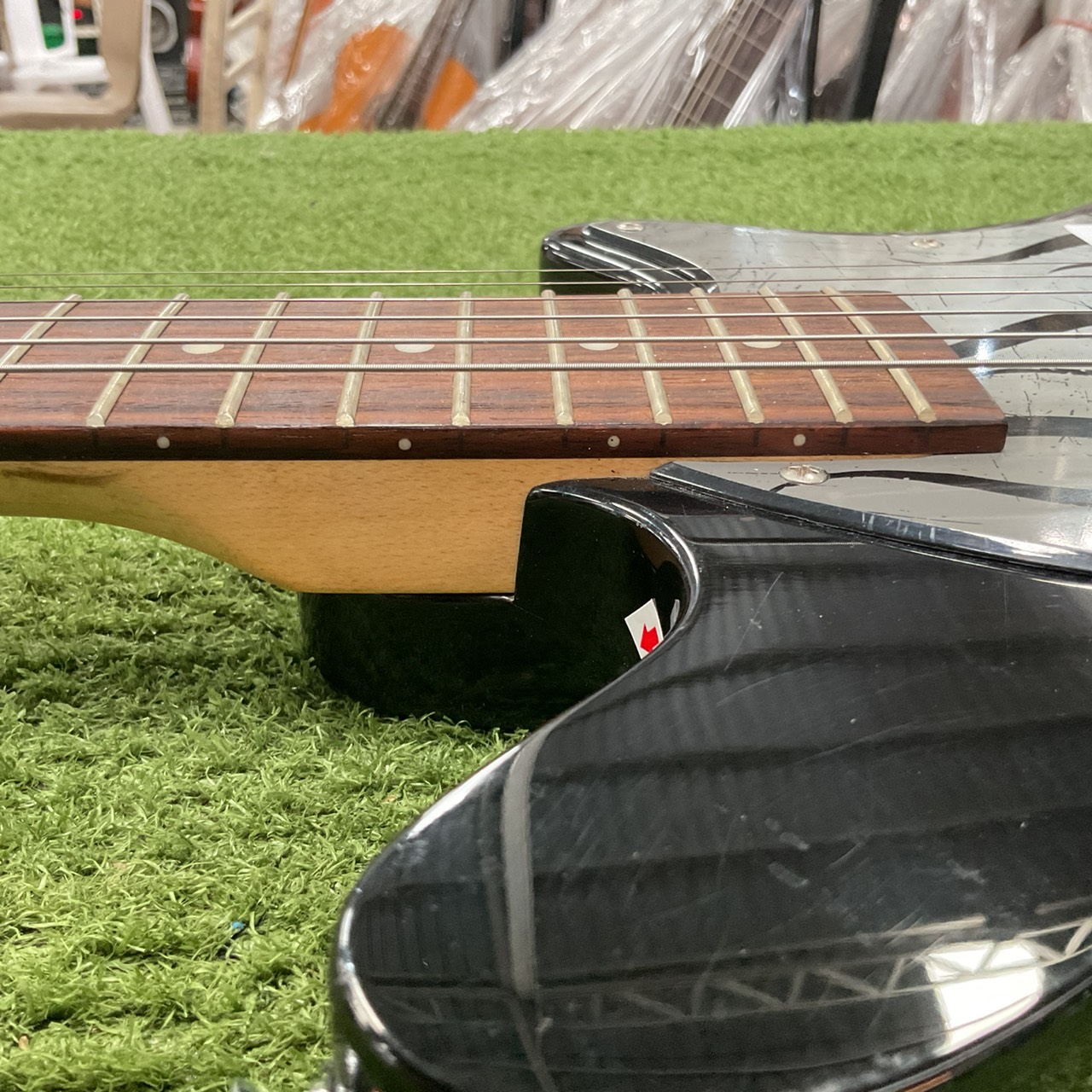 กีต้าร์ไฟฟ้า FIRST ACT : ME1980