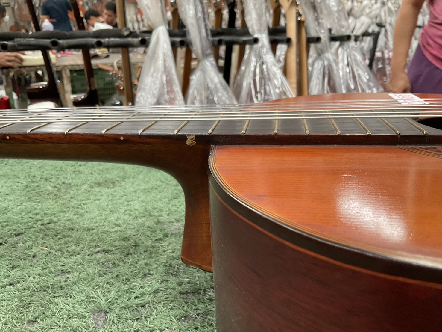 กีต้าร์คลาสสิค ยี่ห้อตามภาพ