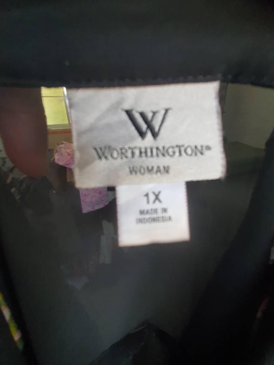 FF06214 เสื้อเชิ้ต ชีฟอง สีดำลายดอกไม้ มือสอง แบรนด์ WORTHINGTON อก 50 นิ้ว