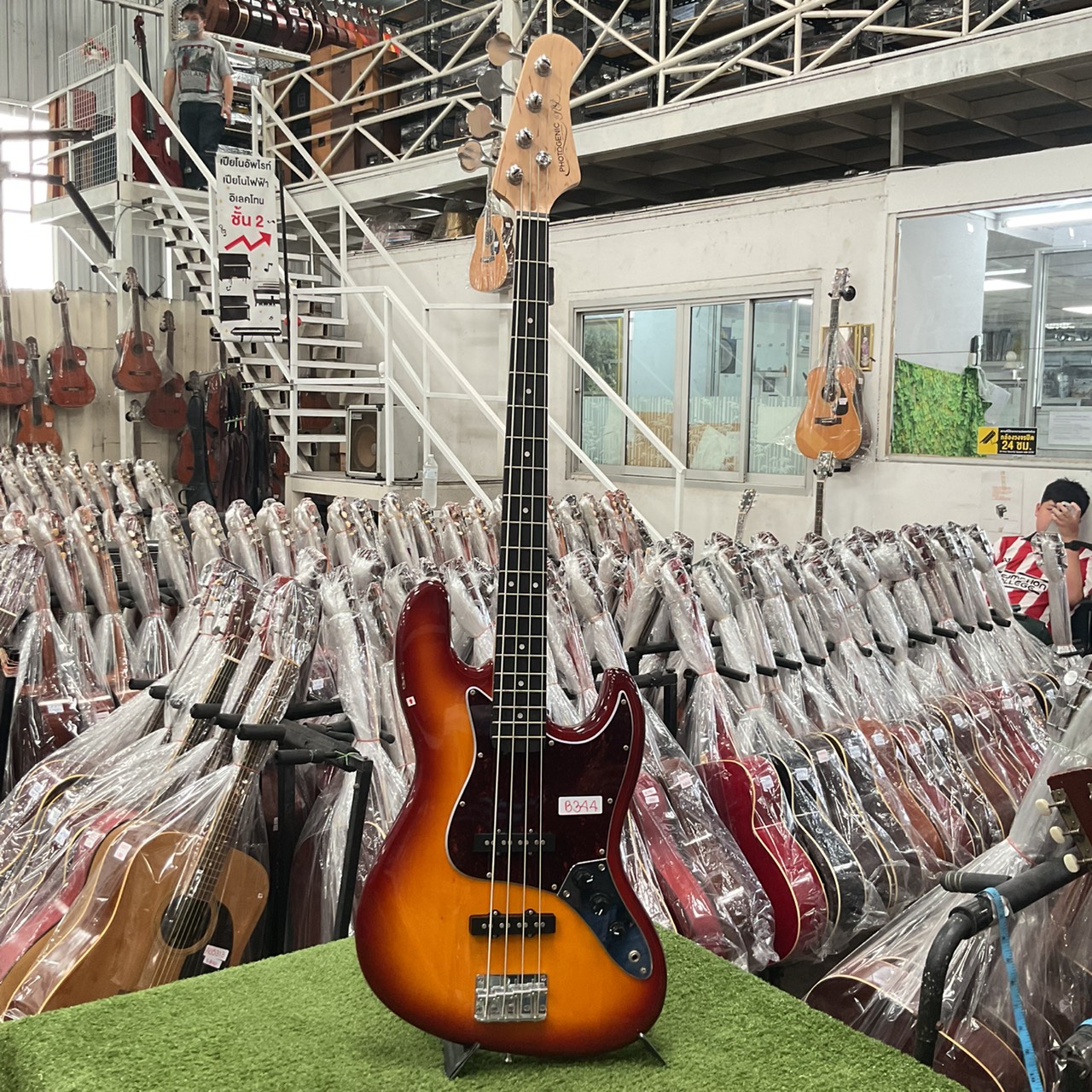 กีต้าร์เบส PHOTOGENIC