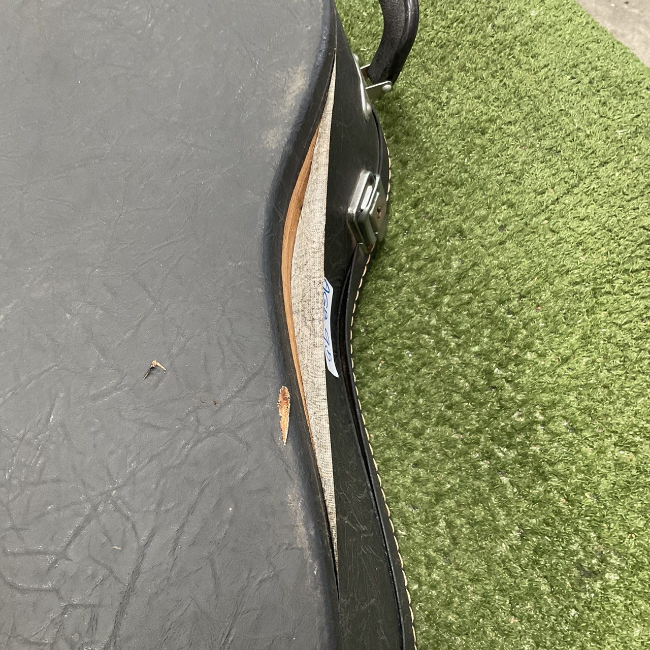 กล่องเคสกีต้าร์โปร่ง