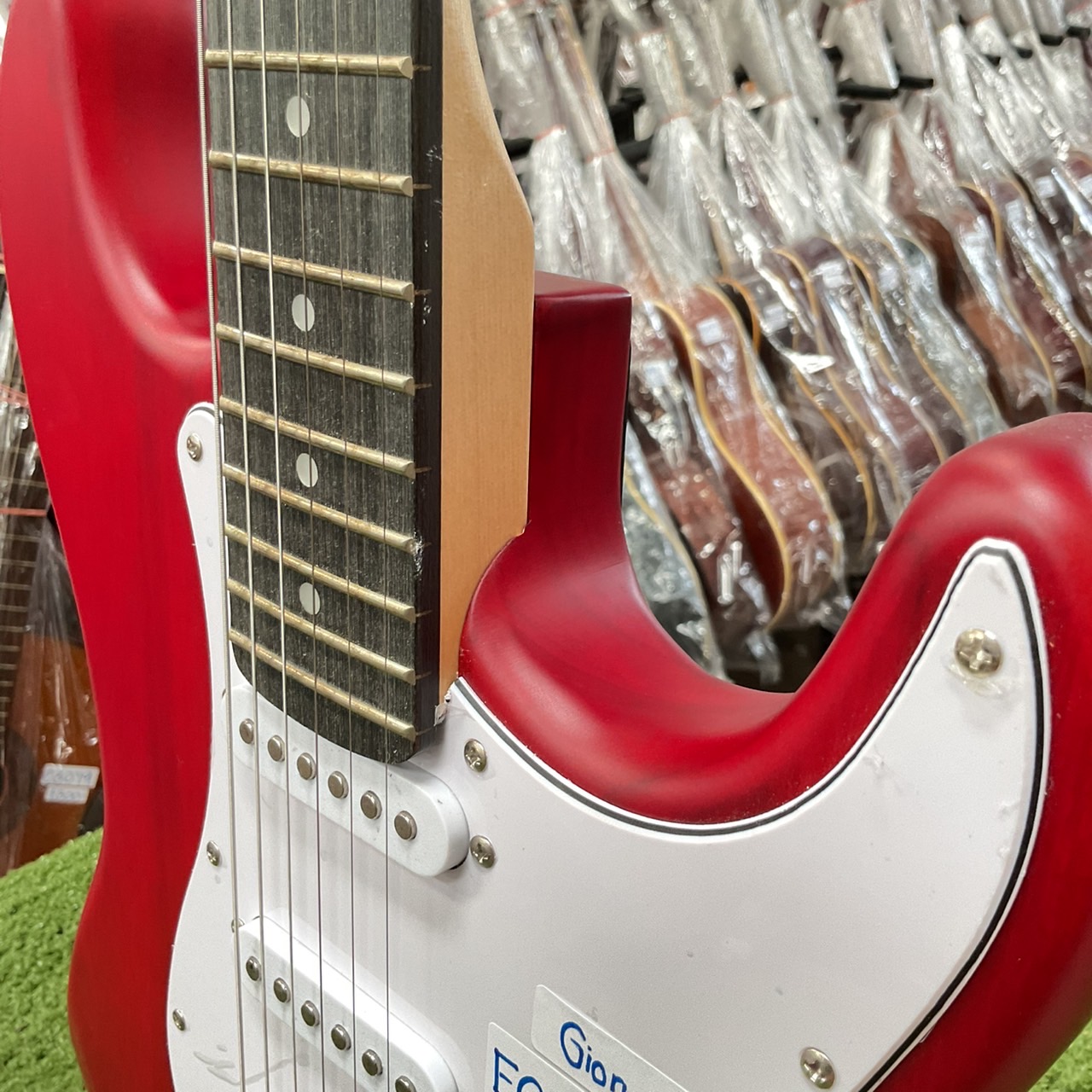 กีต้าร์ไฟฟ้า GION