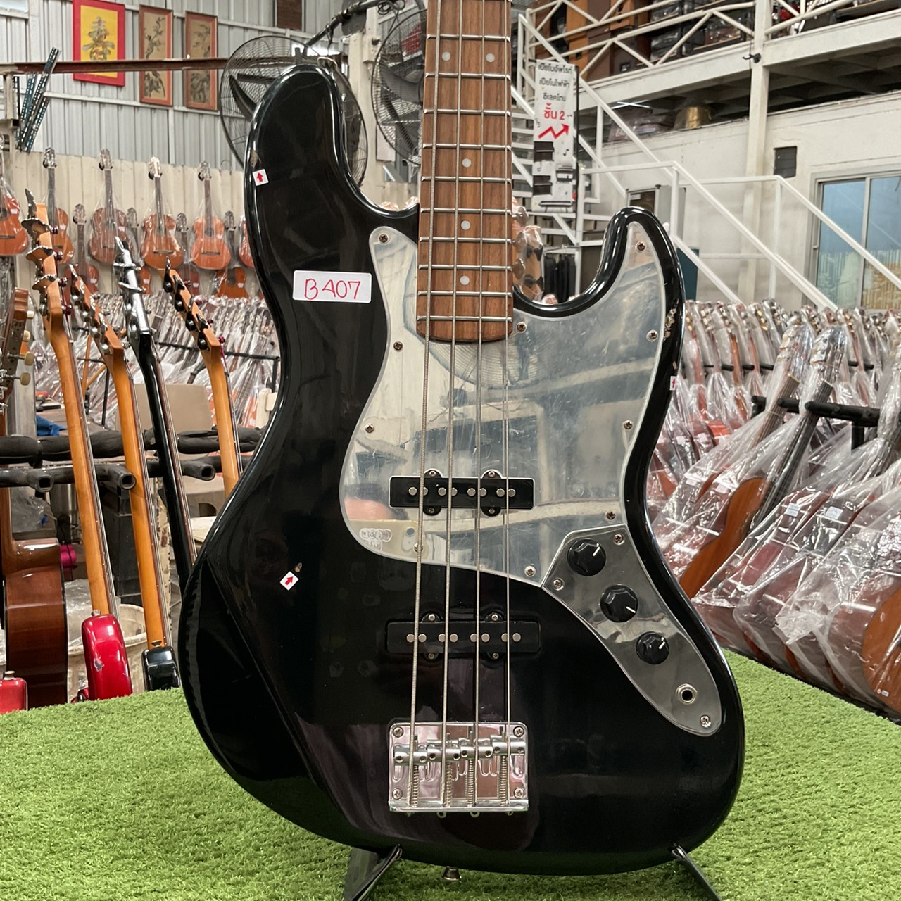 กีต้าร์เบส BUSKER'S