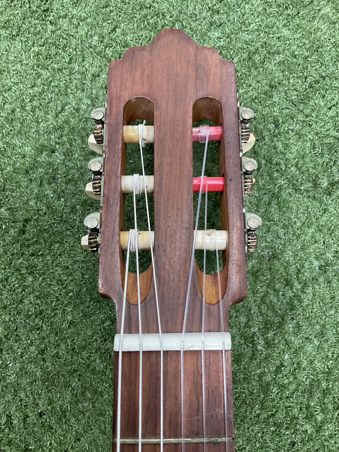 กีต้าร์คลาสสิค ยี่ห้อตามภาพ