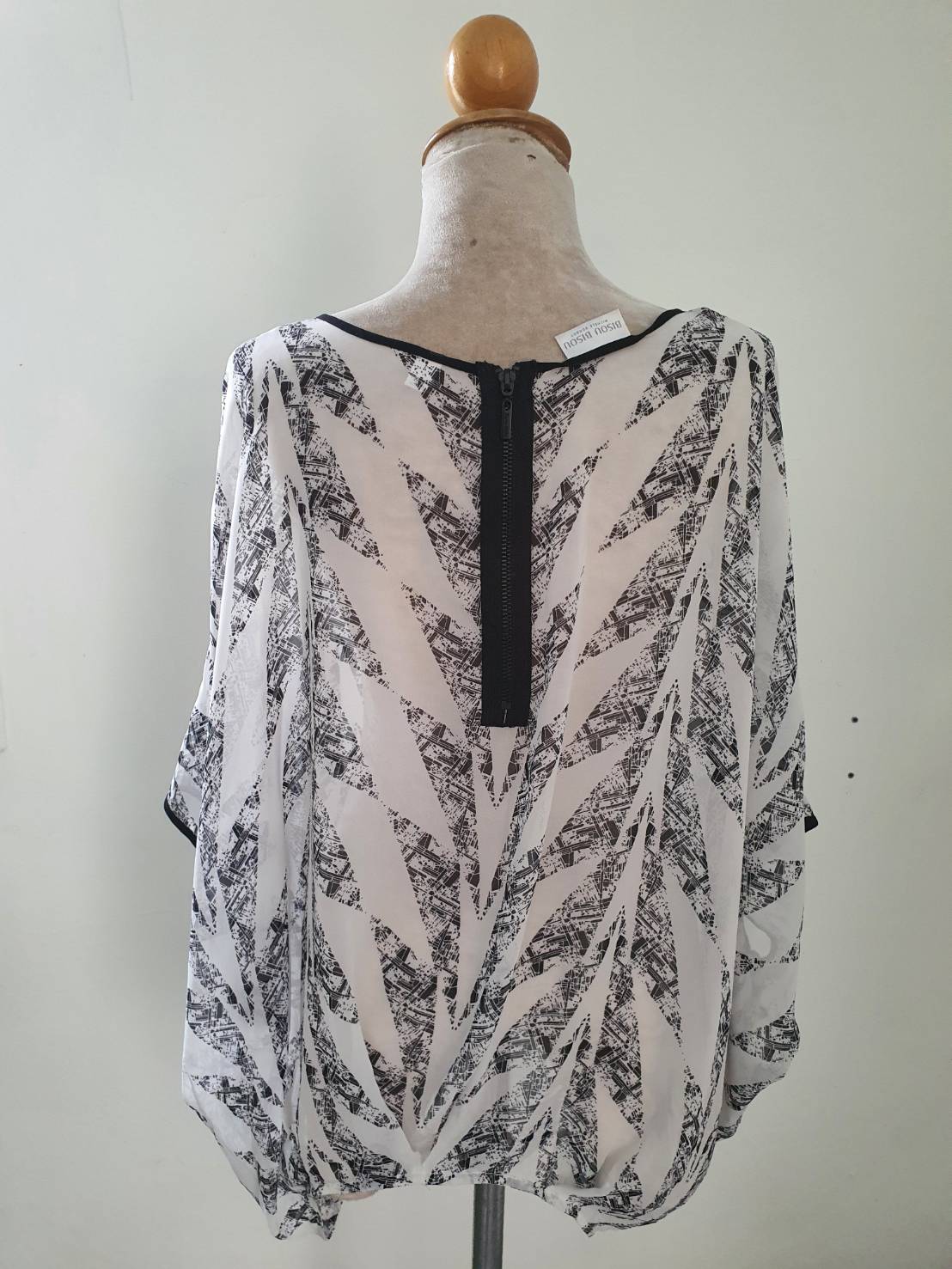 FF05642 เสื้อแฟชั่น ชีฟอง มือสอง แบรนด์ BISOU SIZE L อก free