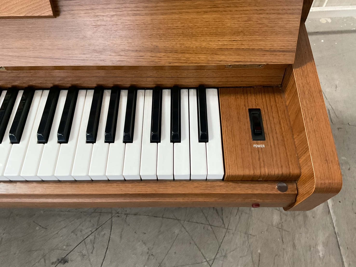 เปียโน YAMAHA : P-301 (ELECTONE) สินค้าไม่พร้อมใช้งาน (ต้องซ่อม)