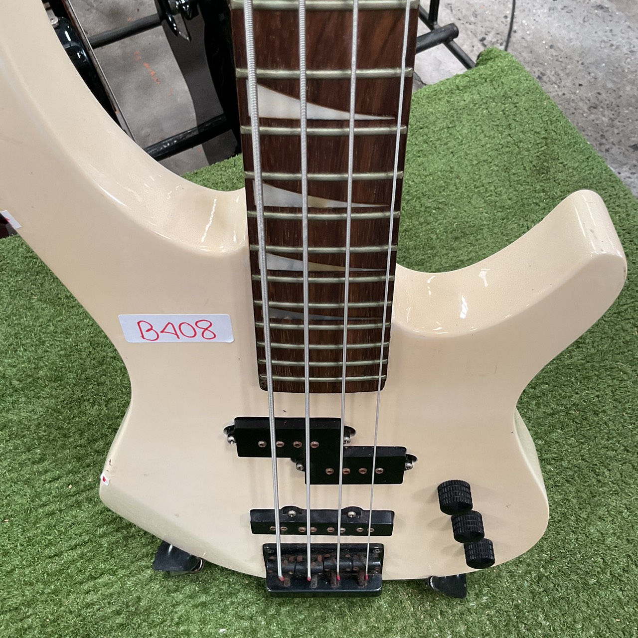 กีต้าร์เบส STRAINER : JS