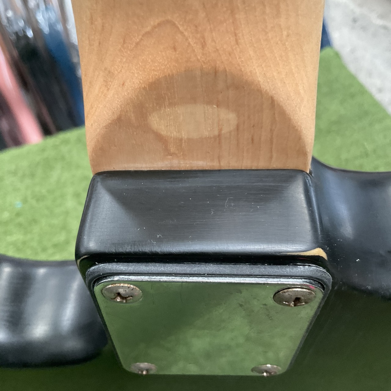 กีต้าร์ไฟฟ้า ยี่ห้อตามภาพ