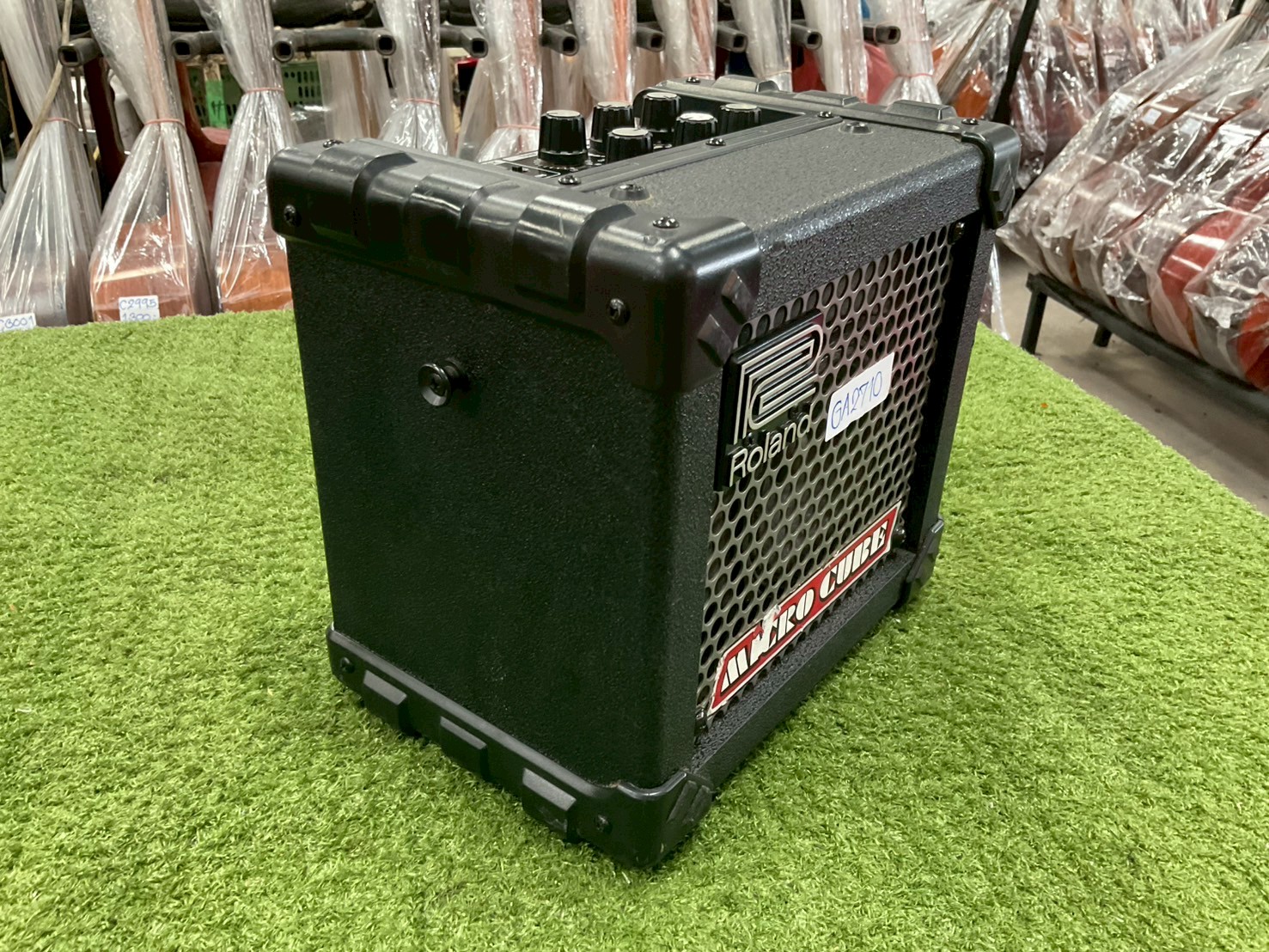 แอมป์กีต้าร์ Roland : MICRO CUBE