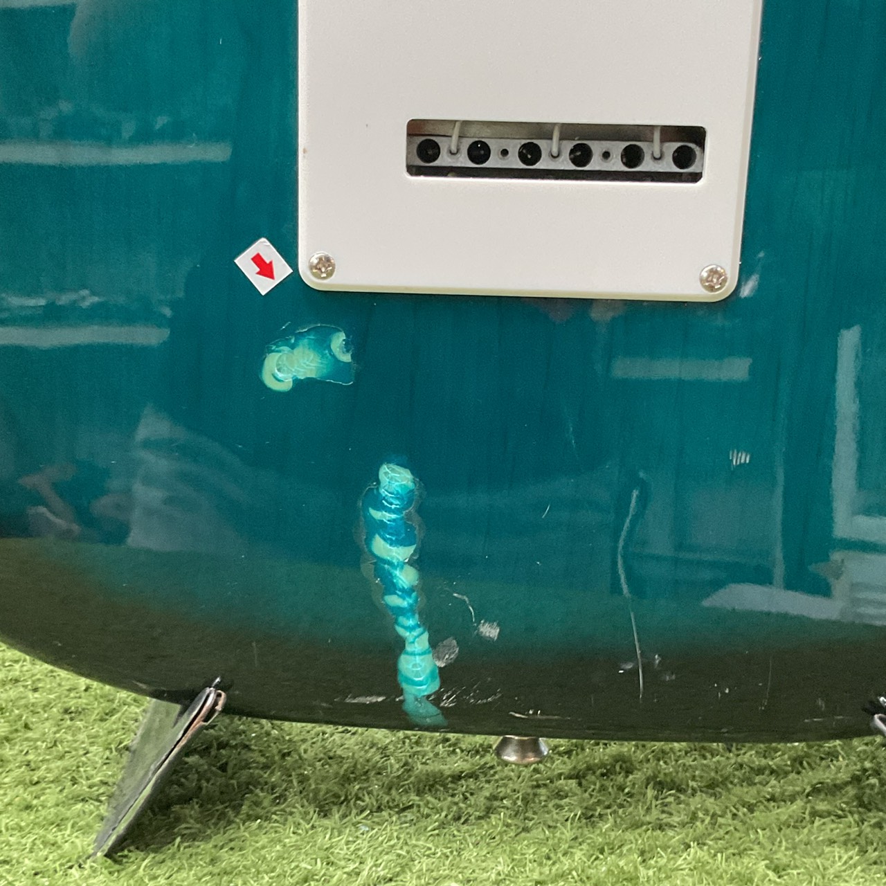 กีต้าร์ไฟฟ้า Mavis