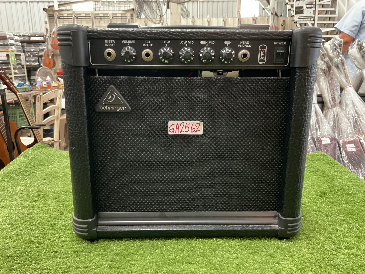 แอมป์เบส behringer : ULTRABASS BT108