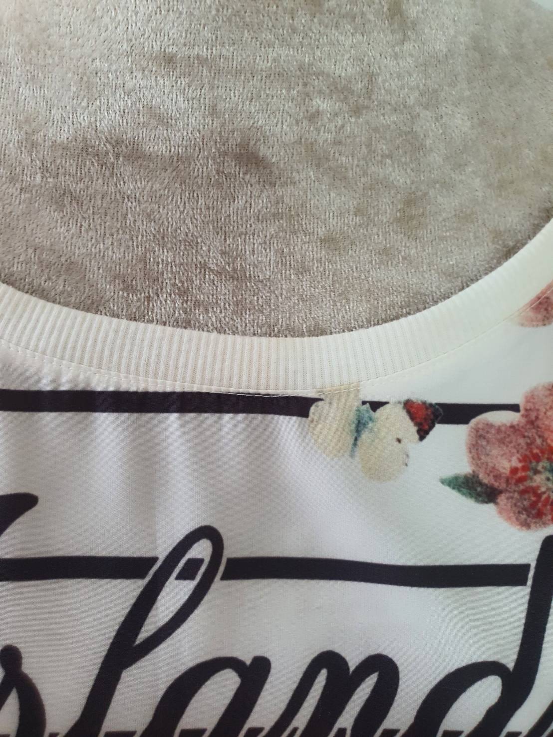 FF06306 เสื้อผ้ามือสอง ลายดอกไม้ แบรนด ์ F&F อก 36 นิ้ว