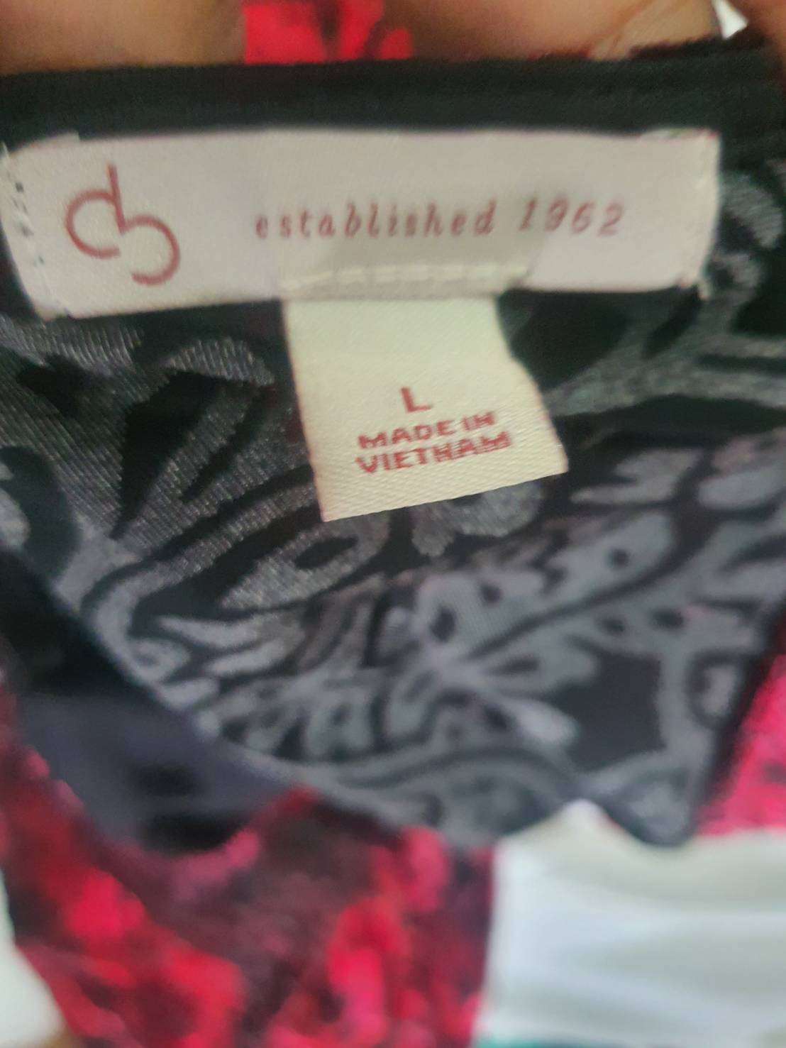 FF06430 เสื้อผ้ามือสอง แฟชั่นกำมะหยี่ สีแดงดำ อก 40-44 นิ้ว