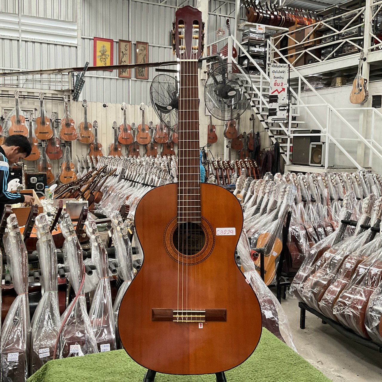 กีต้าร์คลาสสิค ISUMI : No.100