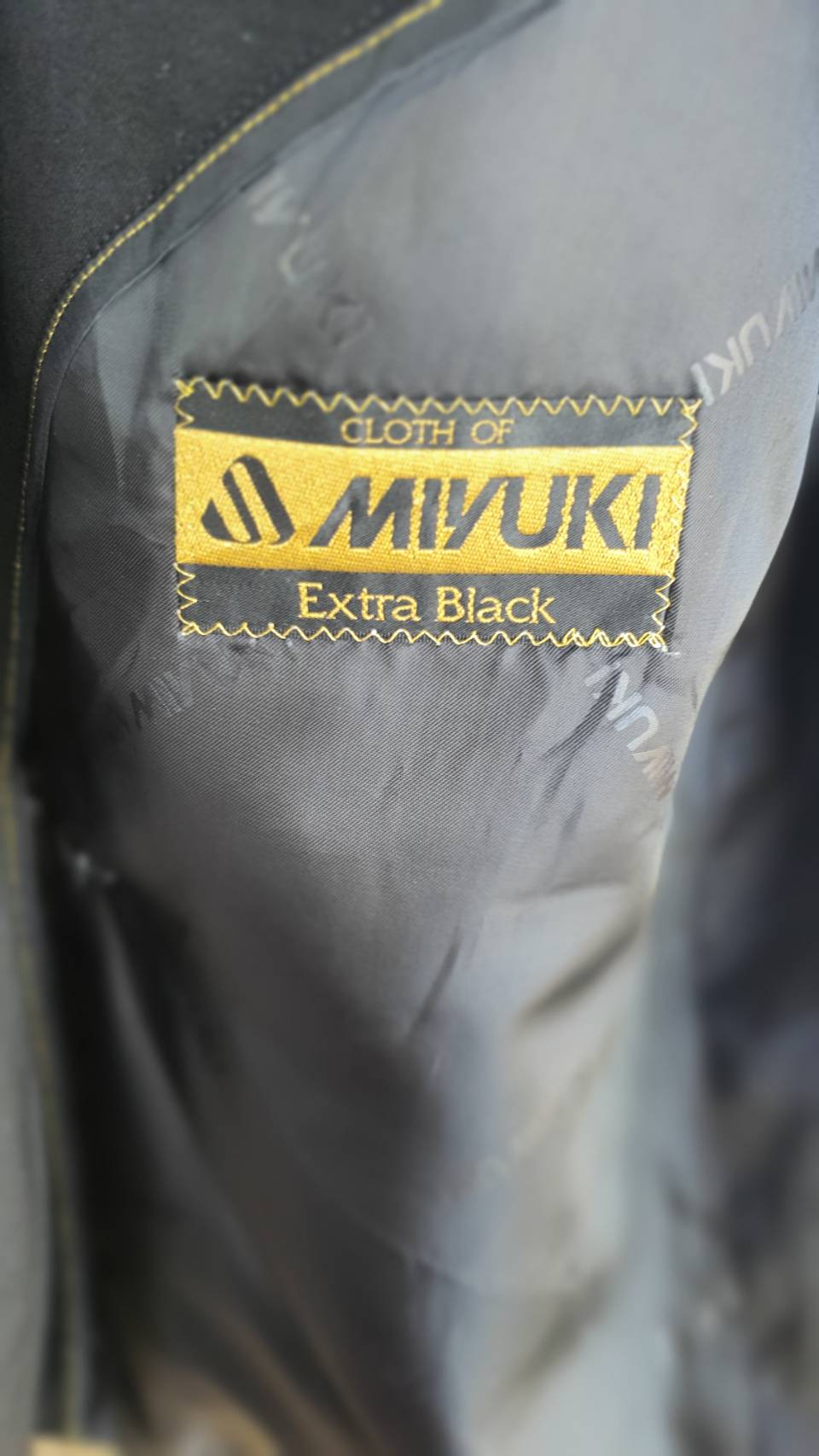 SUIT-C0019 เสื้อสูท สีดำ แบรนด์ มือสอง MIYUKI อก 42 นิ้ว