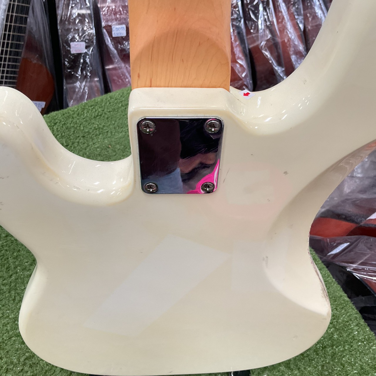 กีต้าร์เบส Legend