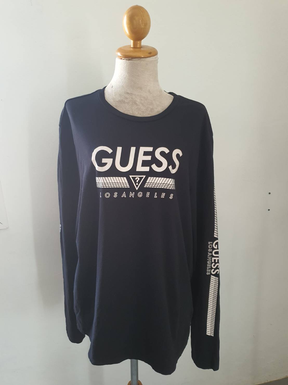FF06075 เสื้อยืด สีดำ แขนยาว แบรนด์ Guess อก 44-46 นิ้ว