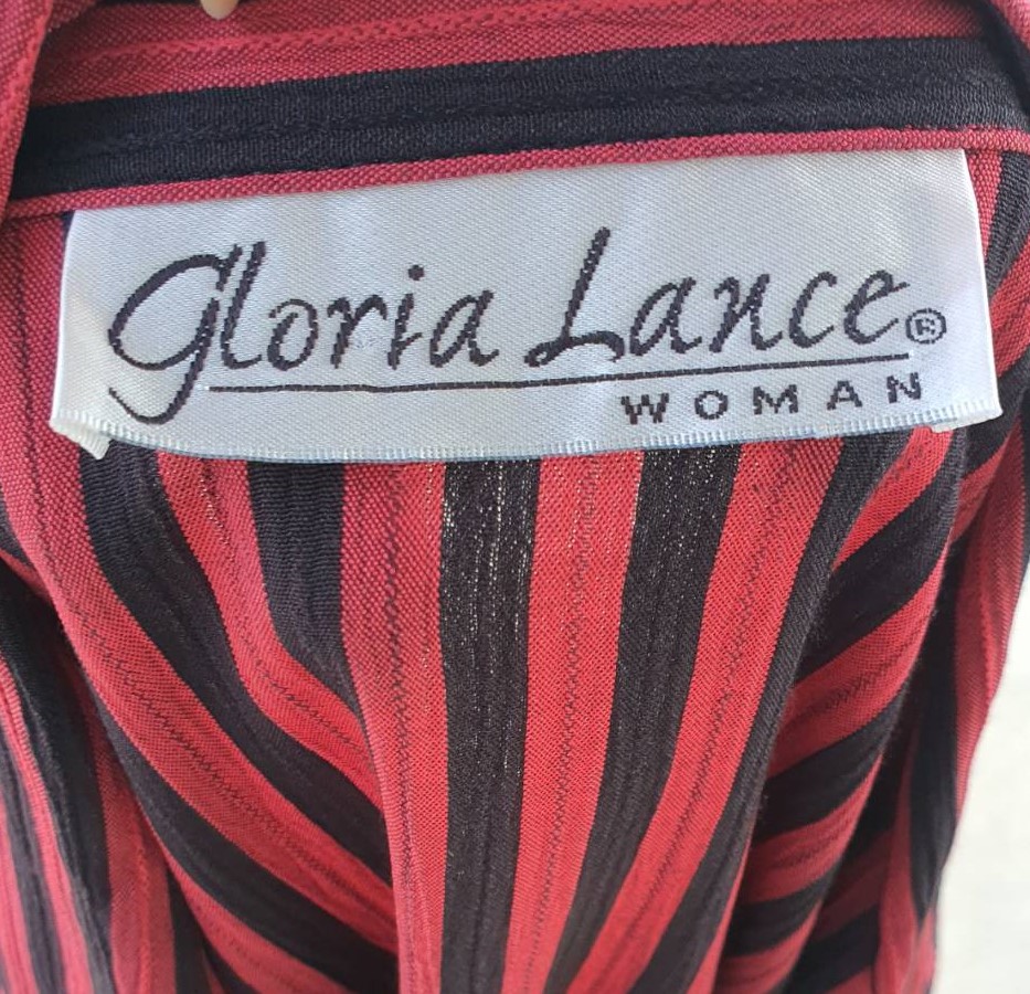 FF02899 เสิื้อผ้ามือสอง สีแดงลายทางดำ Glorid Lance อก free-42 นิ้ว