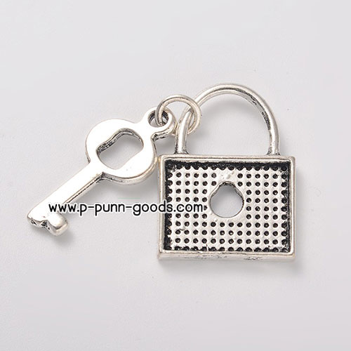 จี้ห้อยชุด แม่กุญแจ ลูกกุญแจ สีเงินโบราณ