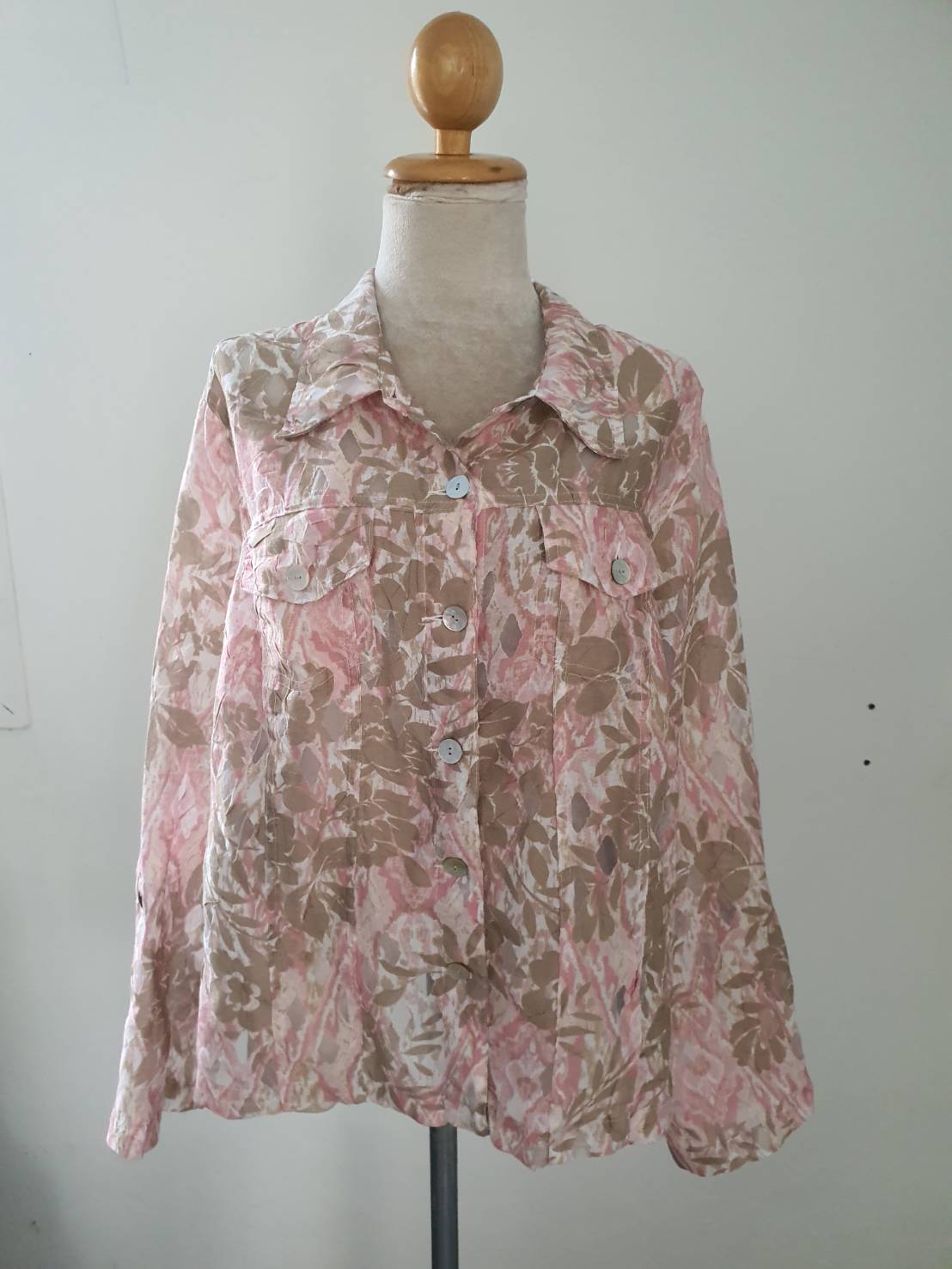 FF05674 เสื้อเชิ้ตแฟชั่น มือสอง สีชมพูลายน้ำตาล แบรนด์ Ruby Rd. อก 48 นิ้ว
