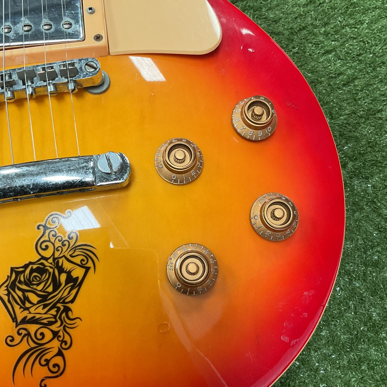 กีต้าร์ไฟฟ้า PhotoGenic