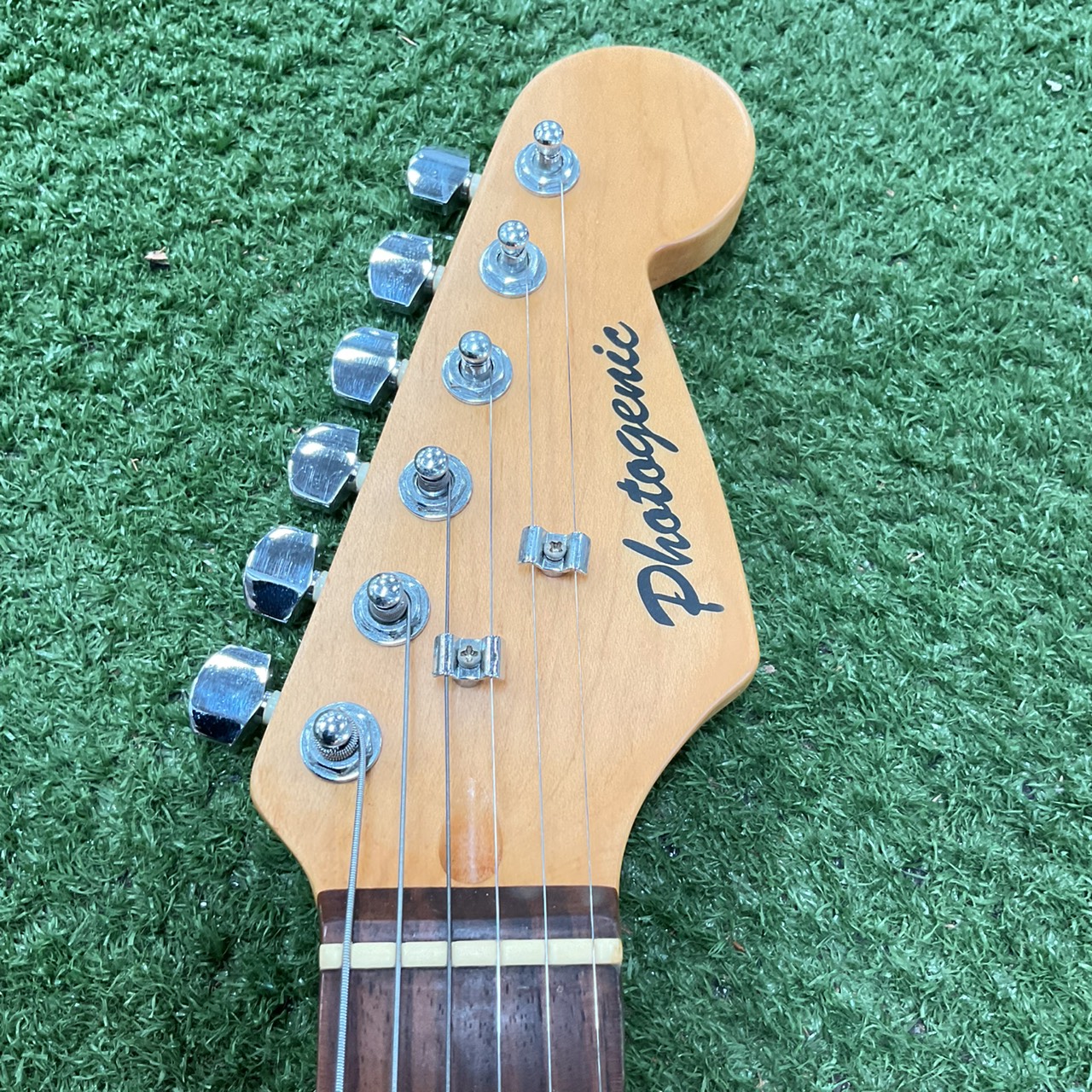 กีต้าร์ไฟฟ้า Photogenic