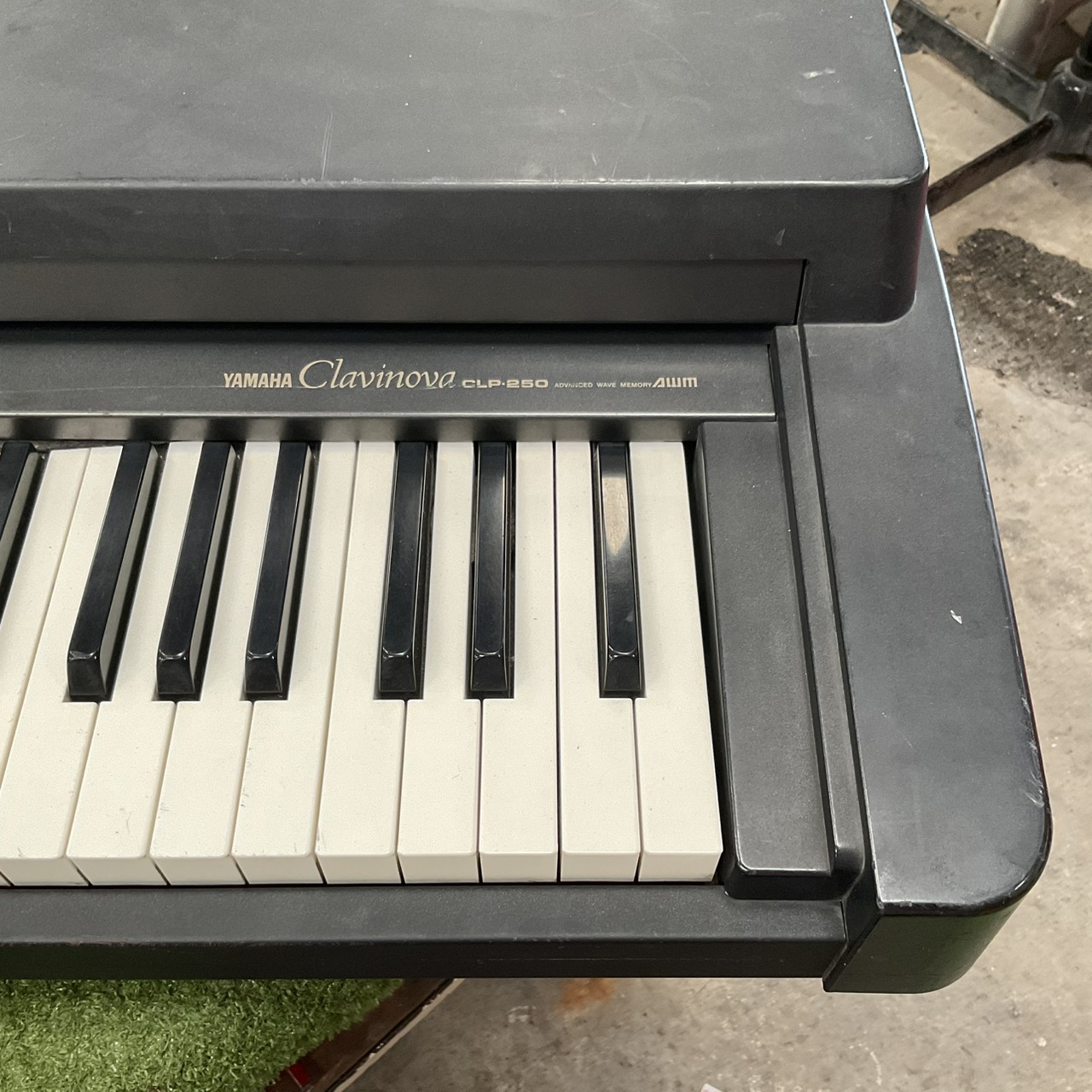 เปียโน YAMAHA : CLP-250 สินค้าไม่พร้อมใช้งาน (ต้องซ่อม)