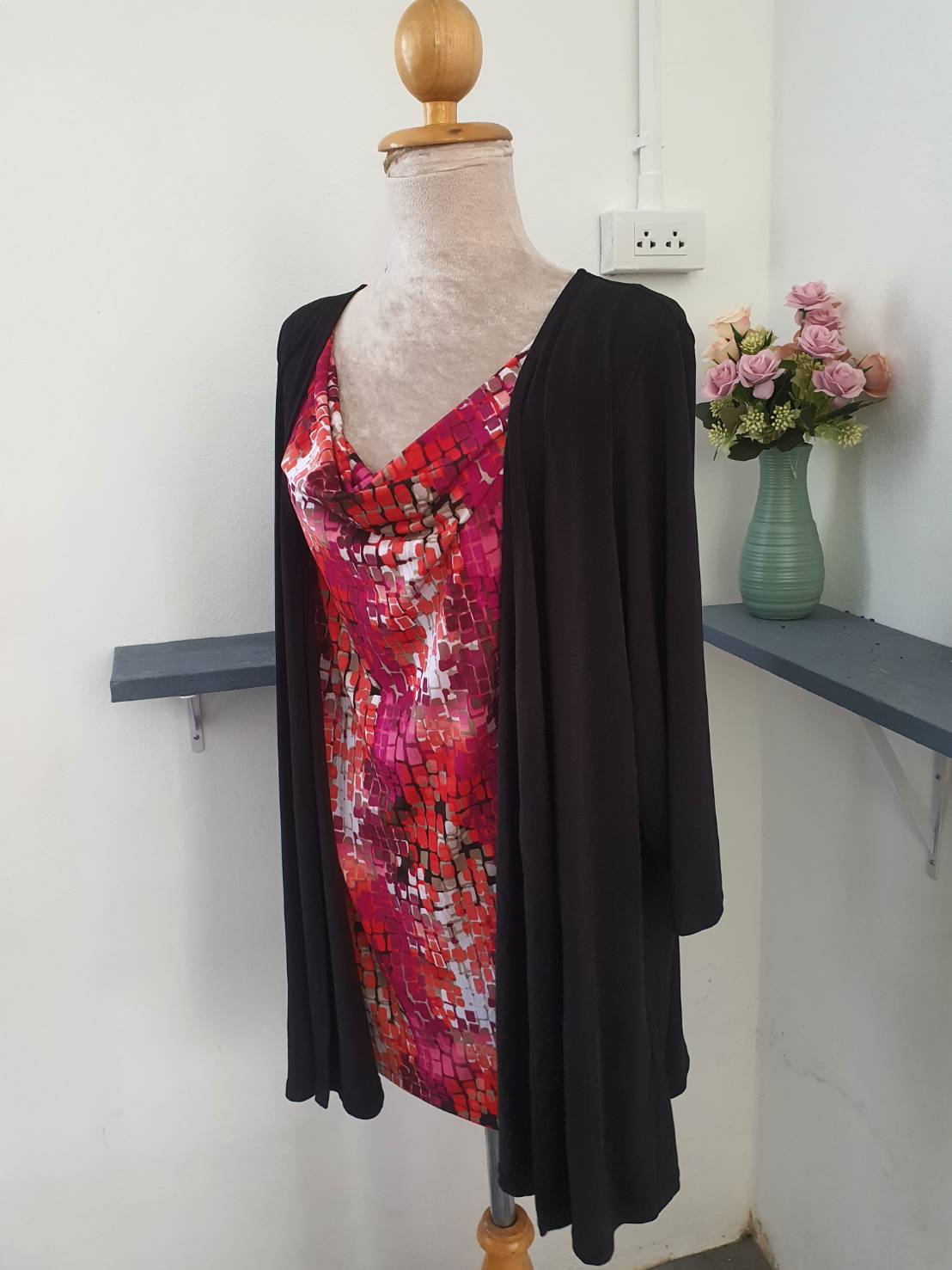 FF05172 เสื้อคลุมมือสอง สีดำลาย แบรนด์ east5th อก 48-55 นิ้ว