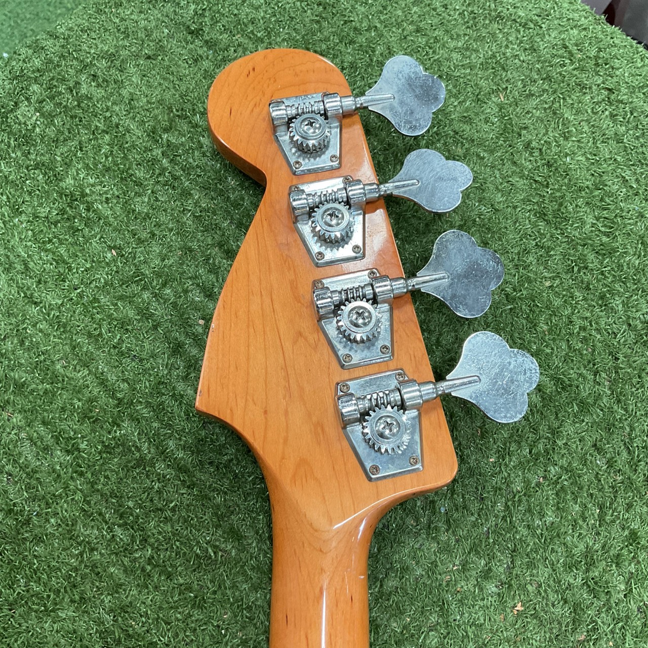 กีต้าร์เบส Legend