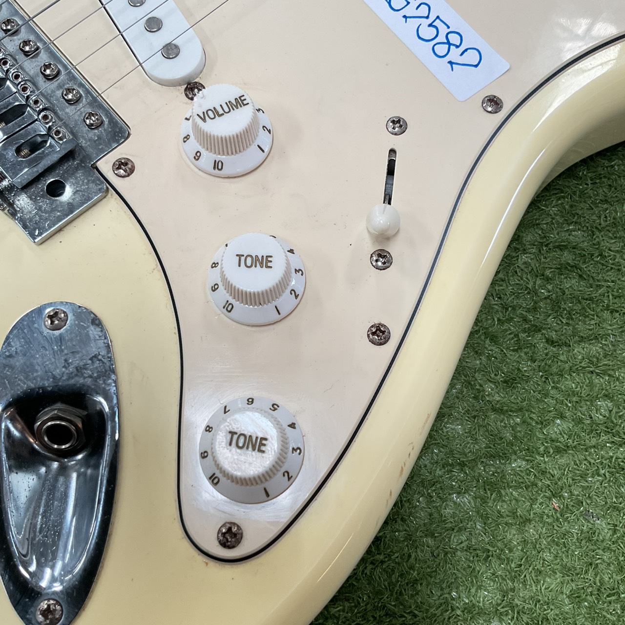 กีต้าร์ไฟฟ้า Mavis