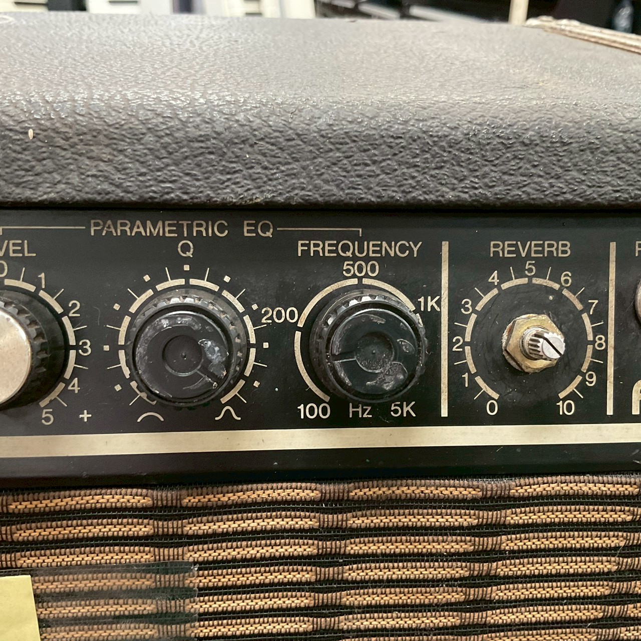 แอมป์กีต้าร์ YAMAHA : F100-112