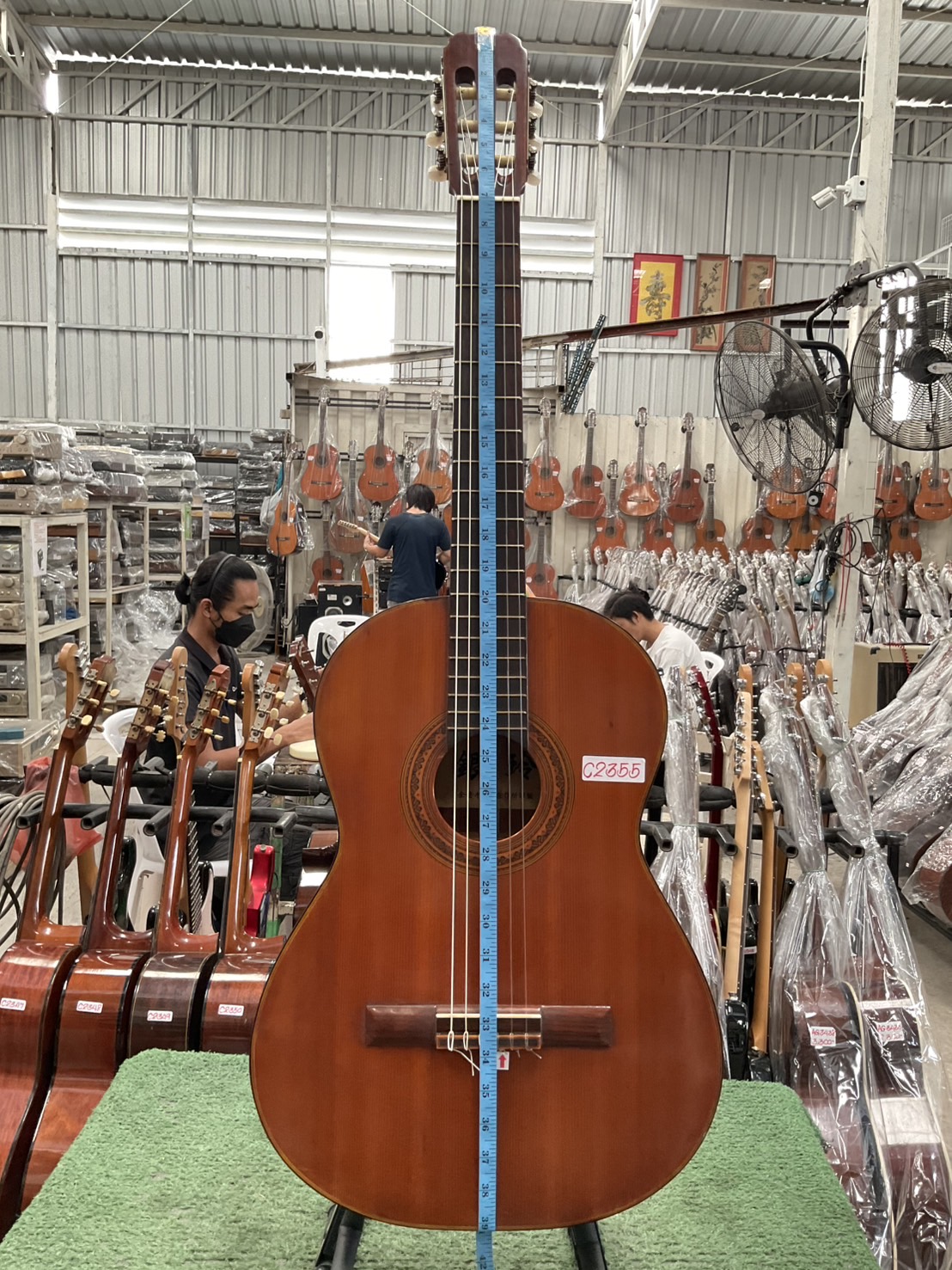 กีต้าร์คลาสสิค ยี่ห้อตามภาพ