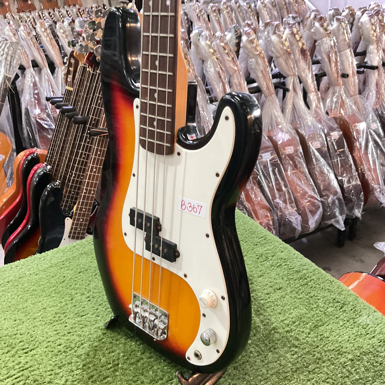 กีต้าร์เบส Legend