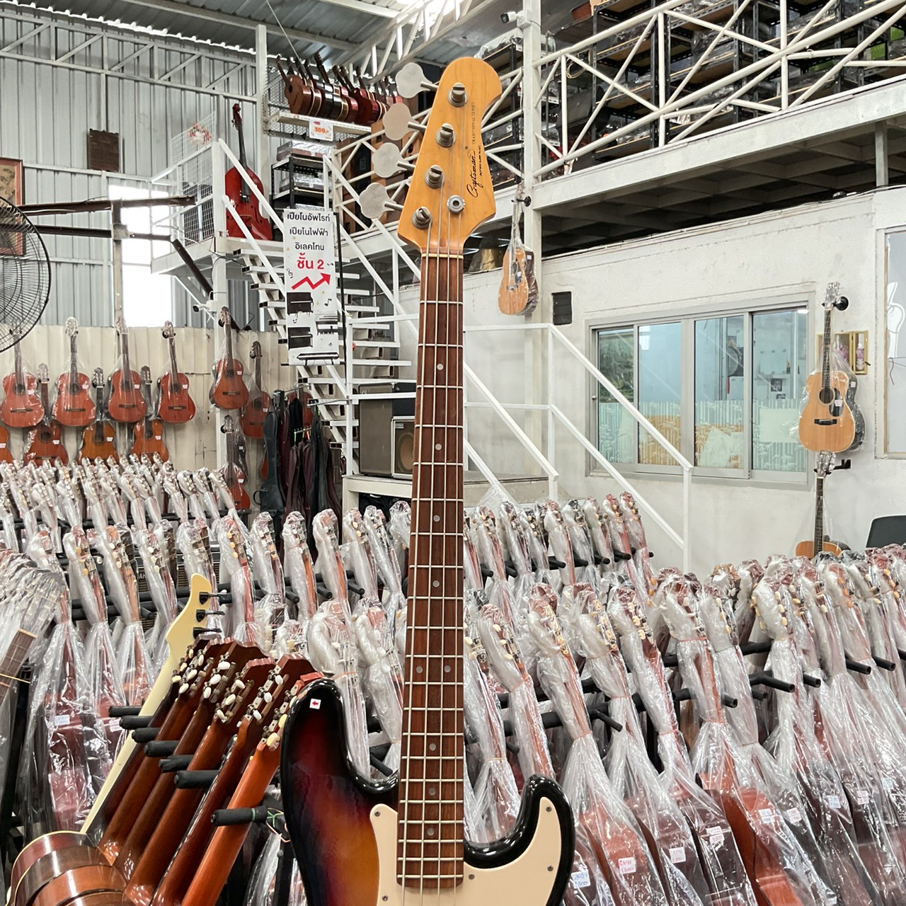 กีต้าร์เบส Craftsman : TRADITIONAL