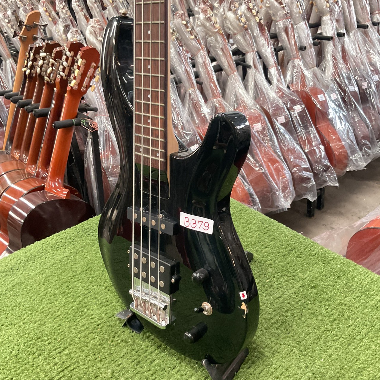 กีต้าร์เบส Aria Pro II