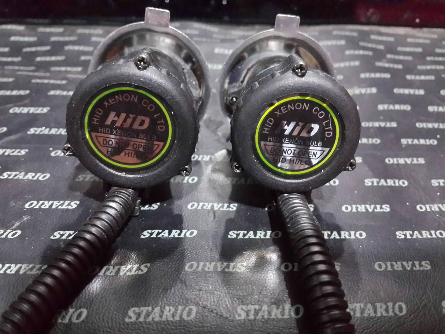 หลอดไฟ XENON ขั้ว H4/slide มีไฟสูง-ไฟต่ำในตัว พร้อมหมวกบังแสง ไม่แยงตาเพื่อนร่วมทาง